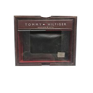 2005 Tommy Hilfiger Black Leather Bi Fold Wallet Passcase & Valet in Box